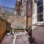 The Square Garden In For Up To 4 Guests