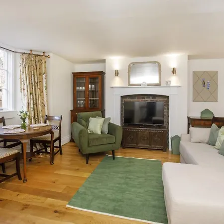 The Square Garden In For Up To 4 Guests *