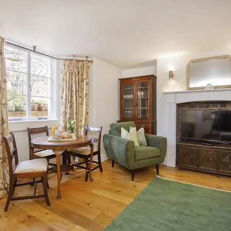 Daire The Square Garden In For Up To 4 Guests *