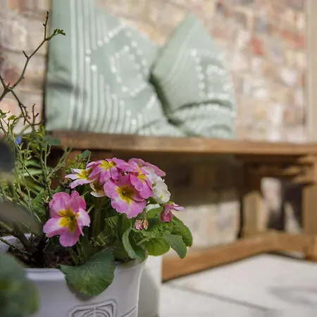 The Square Garden In For Up To 4 Guests