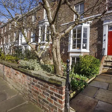 The Square Garden In For Up To 4 Guests Daire